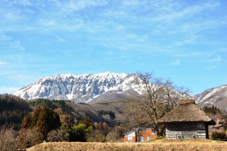 御机　茅葺小屋　大山