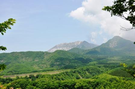 鬼女台からみた奥大山３