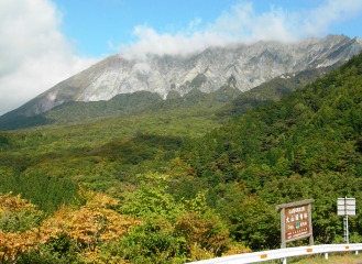 2007年10月21日 鍵掛峠から望む 大山南壁