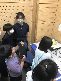 日野川校舎探検（2年生と6年生）