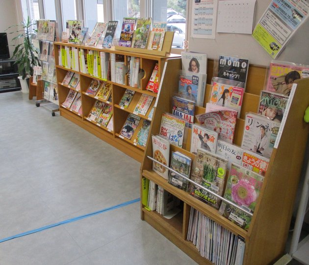 雑誌も貸出可能です。（最新号は館内閲覧のみになります）