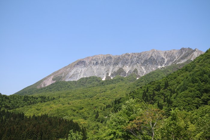 鍵掛峠から望む奥大山　(江府町大河原)