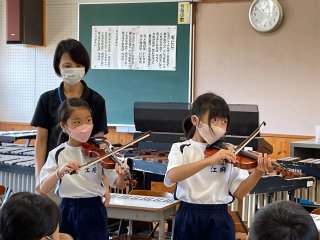 220930バイオリン体験 (28).jpg